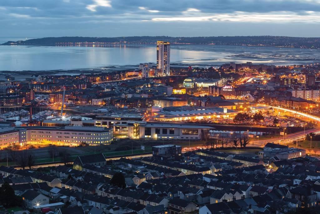 Beach On The Doorstep Meridian Tower Marina Swansea Appartement Buitenkant foto
